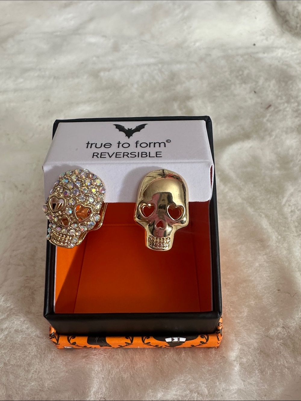 True to form reversible skull hug earrings - Picture 1 of 3